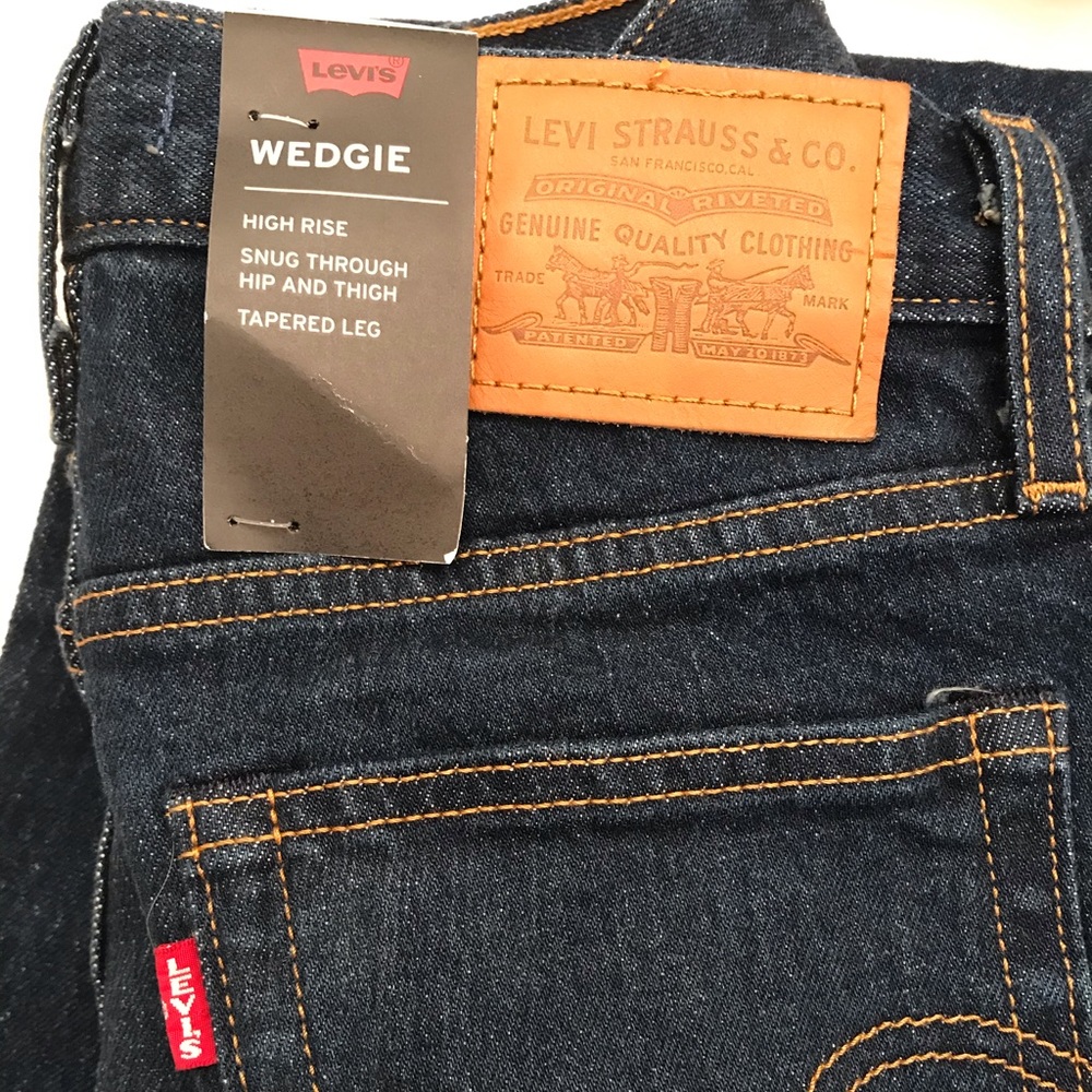 *NWT* Levi's - Wedgie Denim Jeans (size 25)